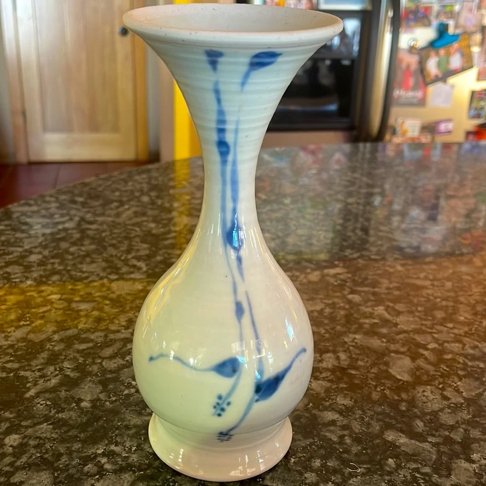 Fine painted design pottery vase or mug with‎ maker’s mark